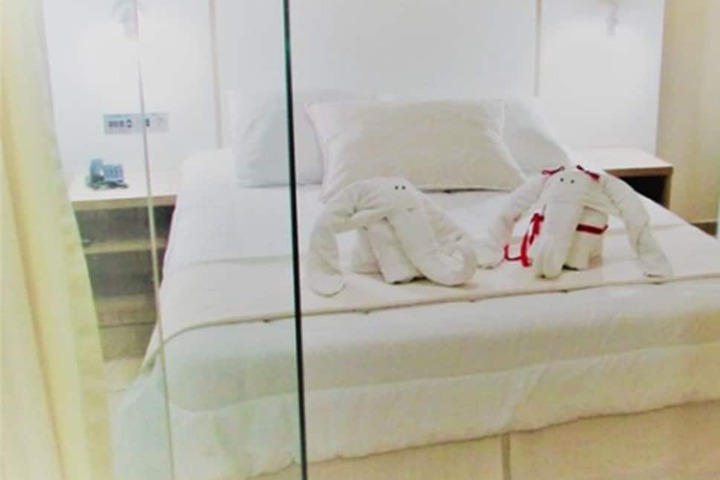 Room 42 of 77