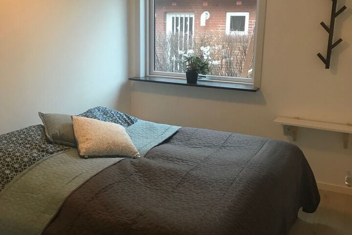Room 11 of 16