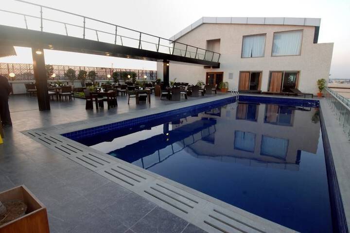 Pool 86 of 125
