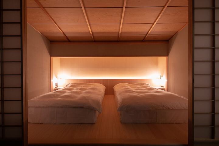 Room 16 of 111