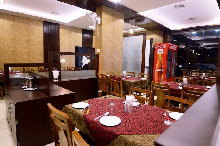Dining 49 of 58