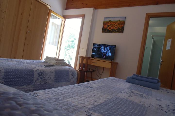 Room 11 of 25