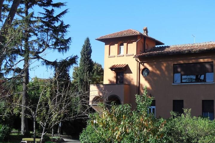 Hotel Exterior 50 of 75