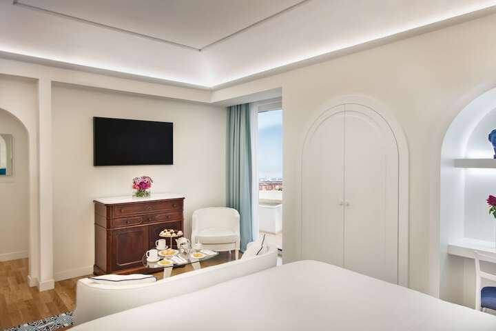 Room 7 of 111