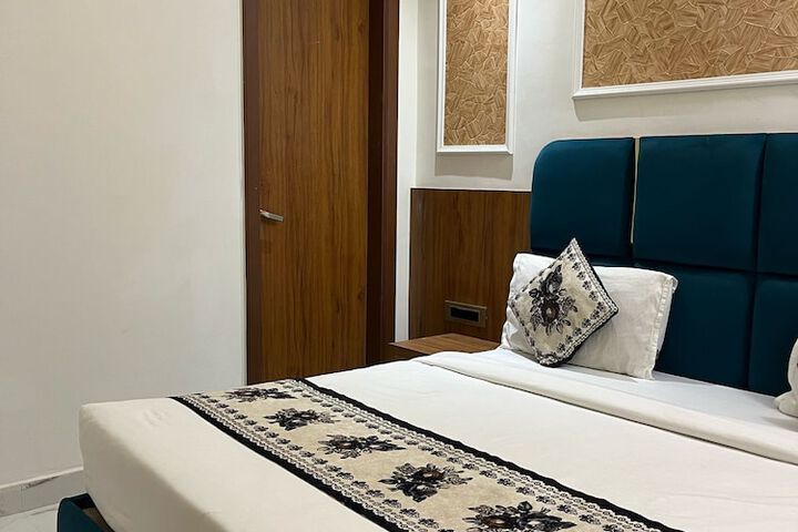 Room 6 of 22