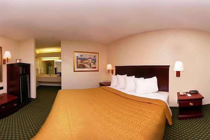 Room 8 of 34