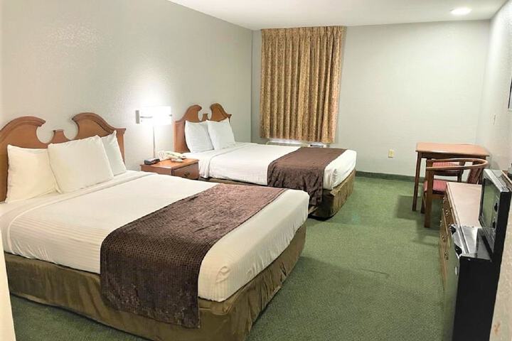 2 Queen Beds (9 of 9)