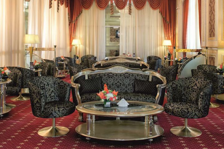 Lounge 109 of 137
