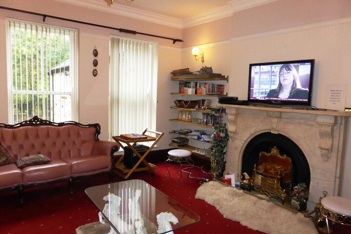 Lounge 16 of 20