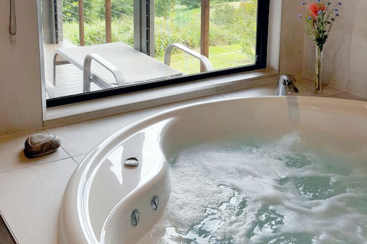Jetted tub