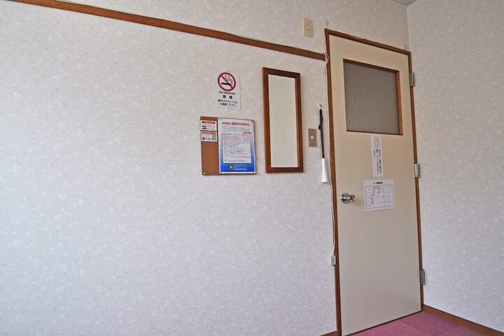 Room 4 of 17