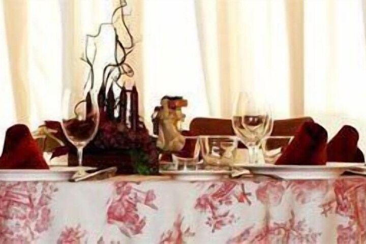 Dining 7 of 21
