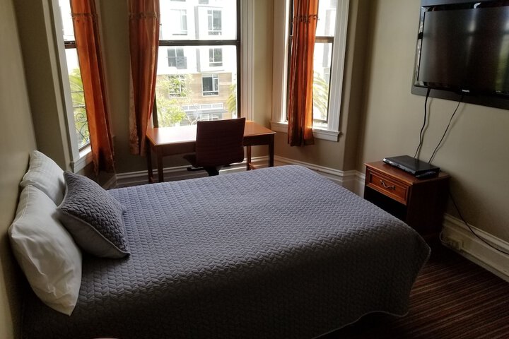 Standard Double Bed Shared Bathroom (16 of 17)