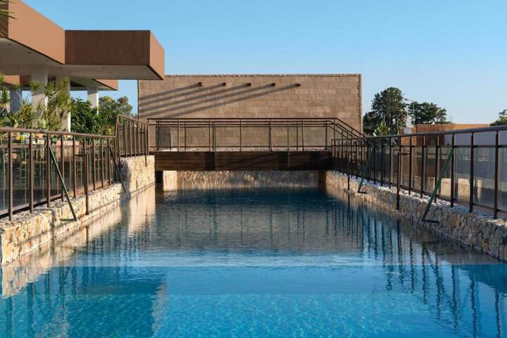 Hotel Pool