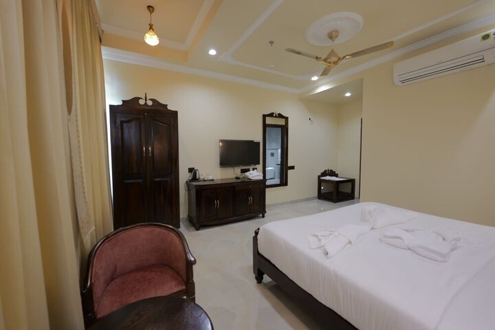 Room 18 of 38