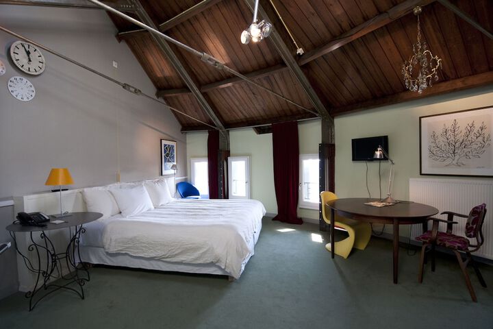 Room 12 of 48