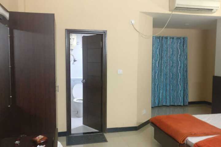 Room 9 of 13