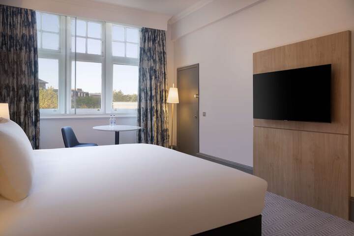 Room 27 of 103