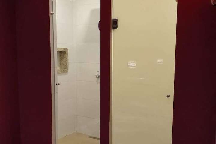 Room 48 of 61