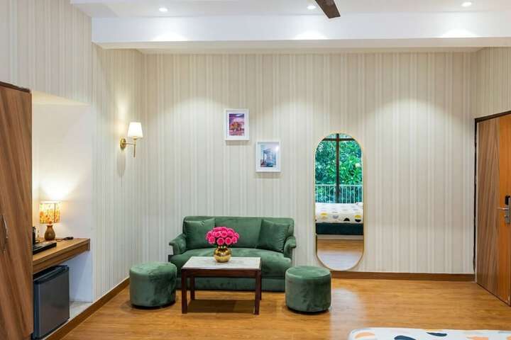 Room 33 of 50