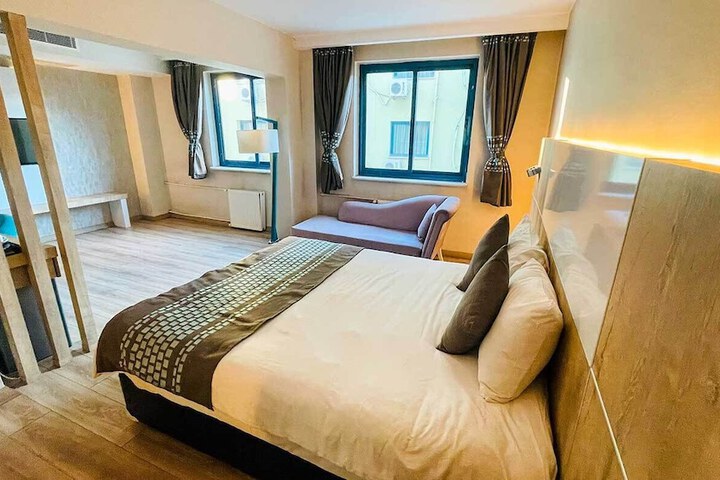 Room 2 of 7