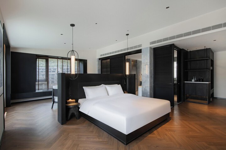 Room 36 of 143