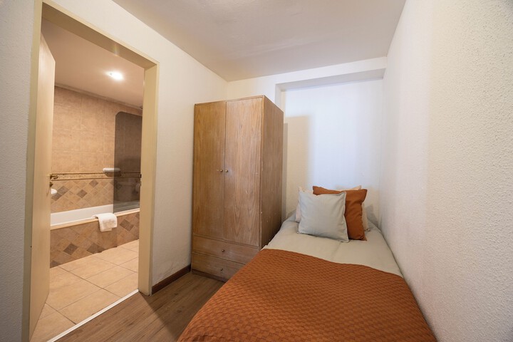 Room 34 of 64
