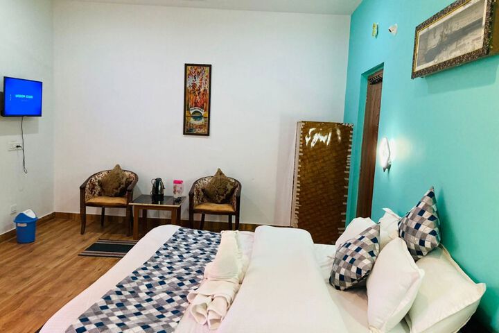 Room 12 of 18