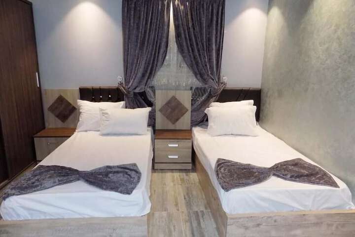 Room 10 of 33