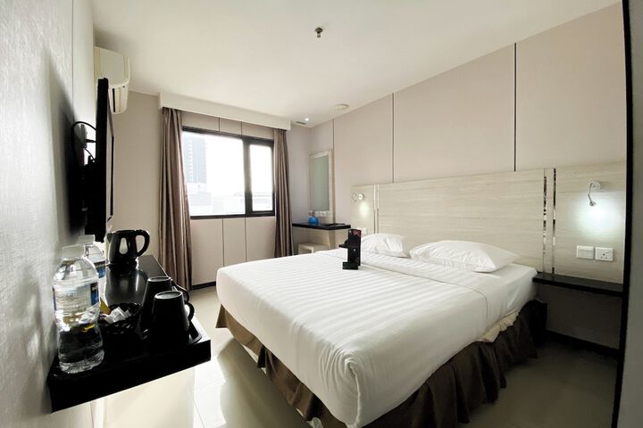 Room 7 of 63