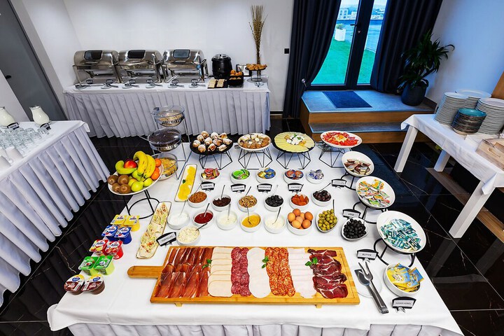 Dining 66 of 70