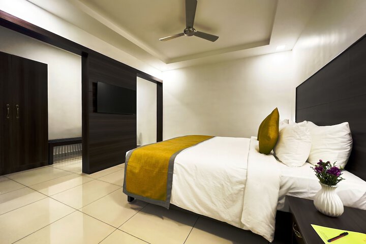 Room 15 of 25
