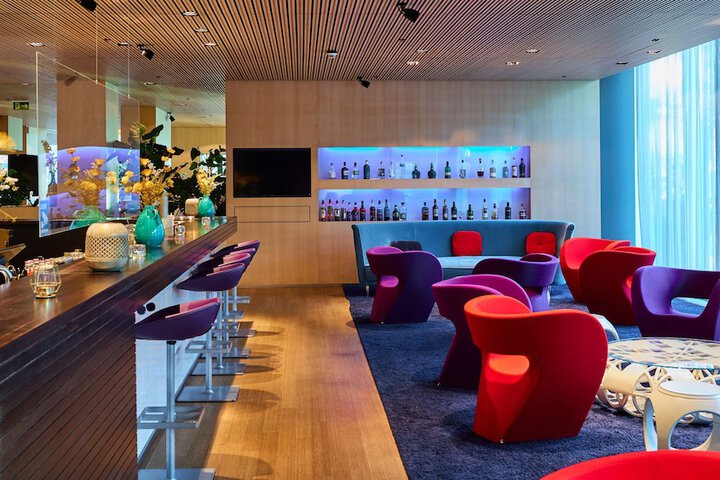 Lounge 204 of 289