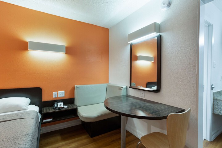 Room 16 of 49
