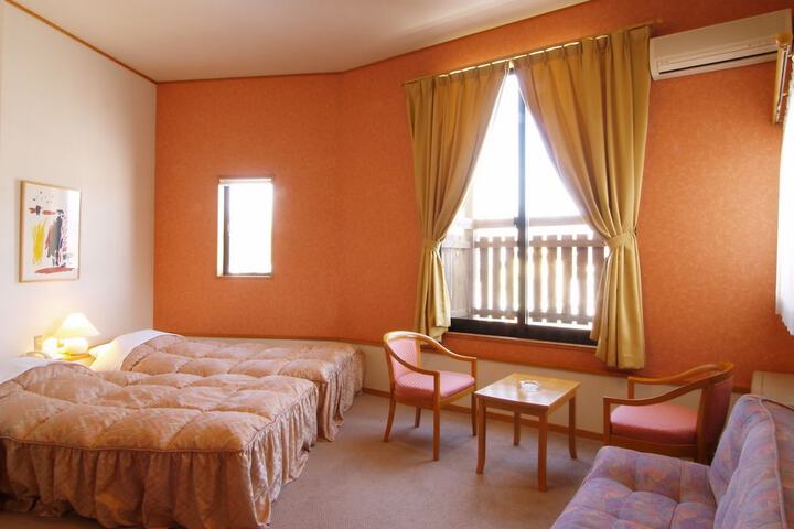 Room 6 of 44