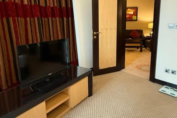 Room 9 of 11