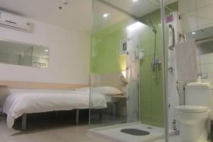 Room 3 of 7