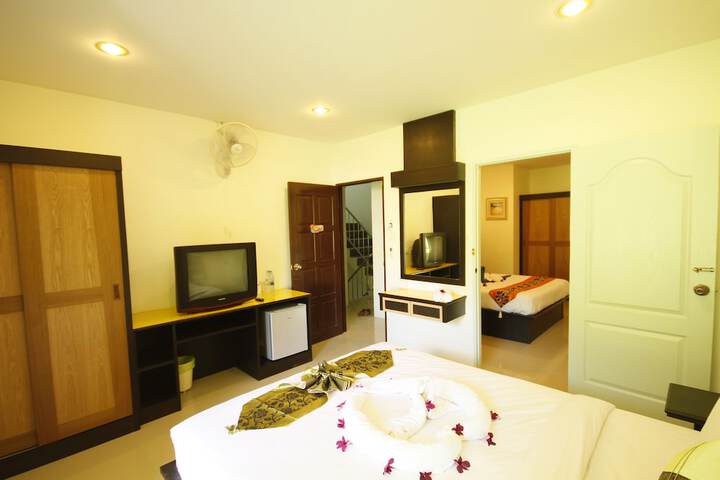 Room 18 of 28