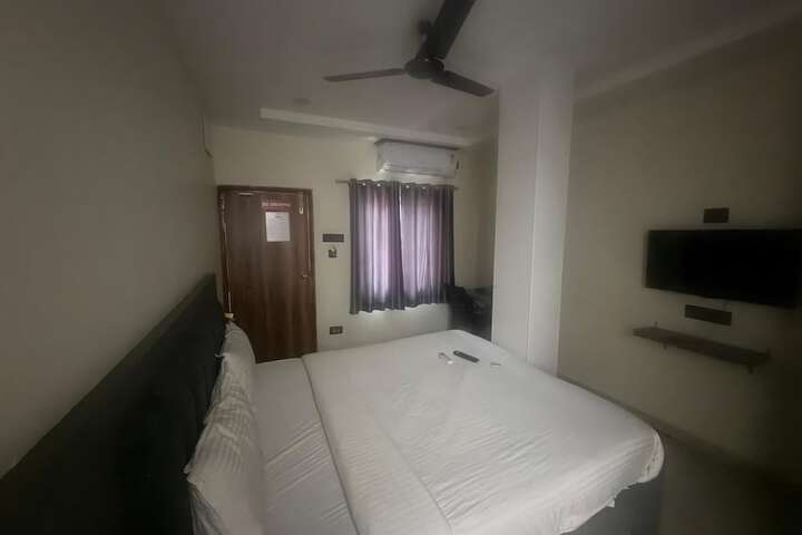 Room 16 of 39