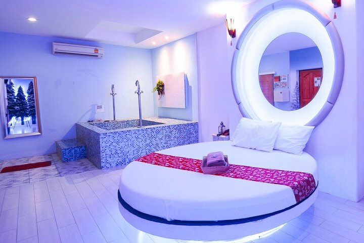 Room 4 of 37
