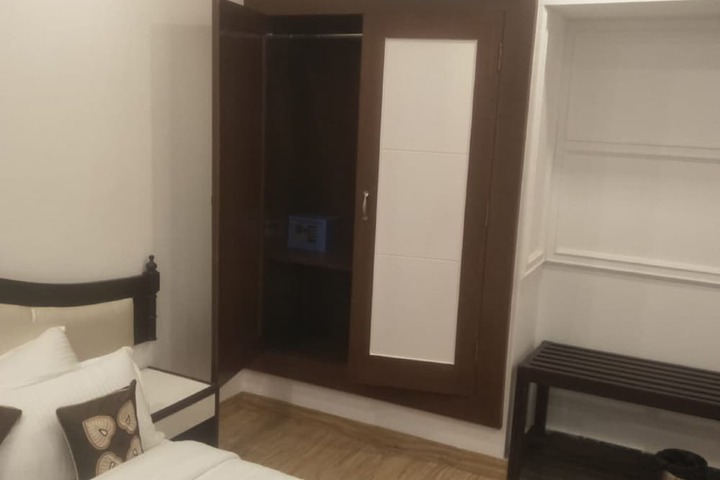 Room 31 of 77