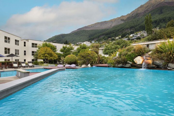 Pool Hotel
