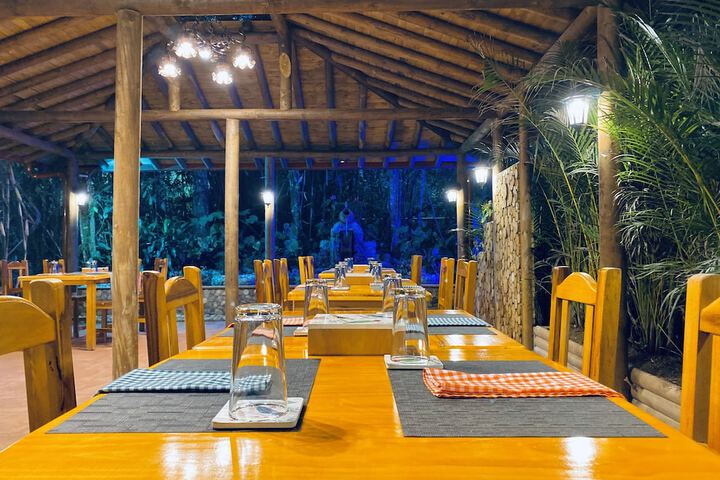 Dining 53 of 66