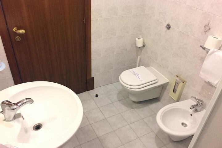 Room 11 of 18