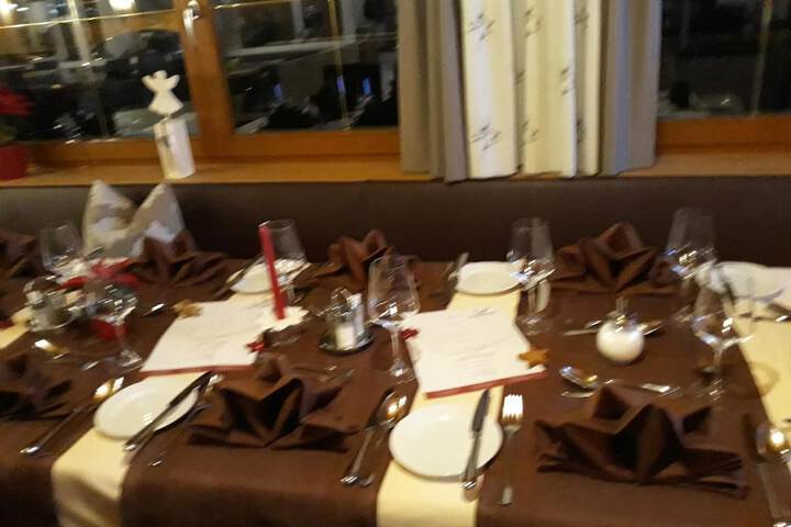 Dining 35 of 54