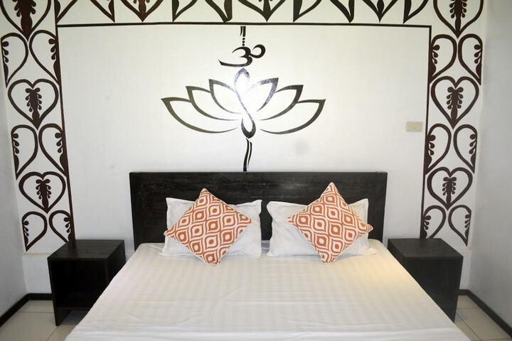 Room 4 of 33