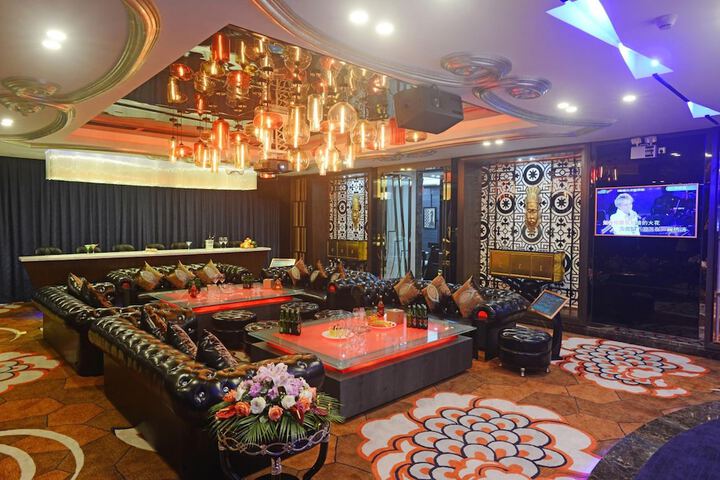 Entrance & Lobby