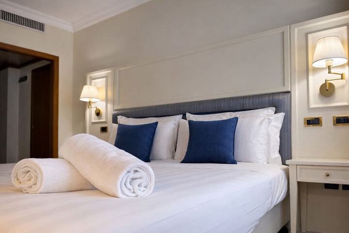 Room 16 of 25
