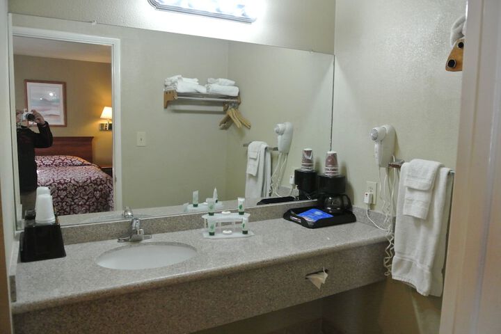 Bathroom sink