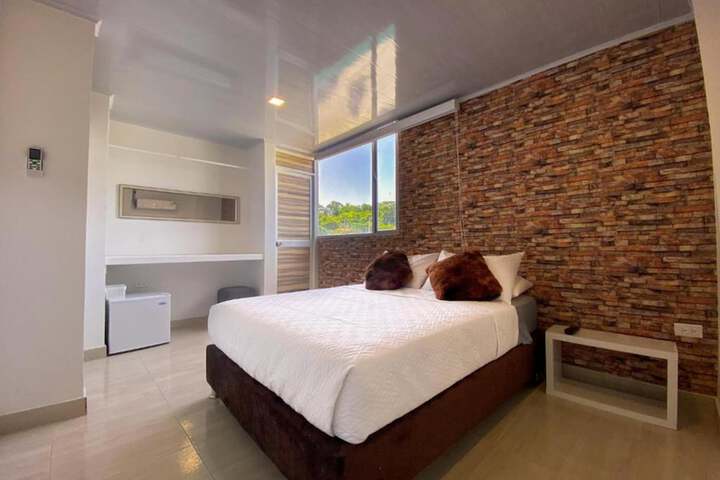 Room 4 of 18